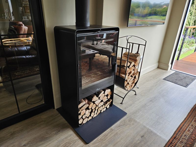 Serenity Secured: The Perfect Estate Home - Photo 8