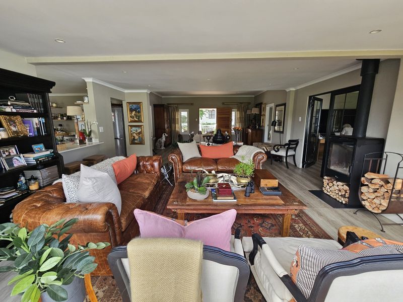 Serenity Secured: The Perfect Estate Home - Photo 7