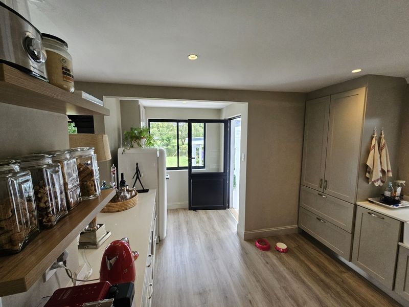 Serenity Secured: The Perfect Estate Home - Photo 4