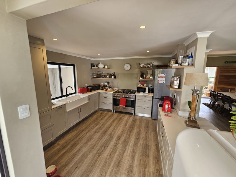 Serenity Secured: The Perfect Estate Home - Photo 2