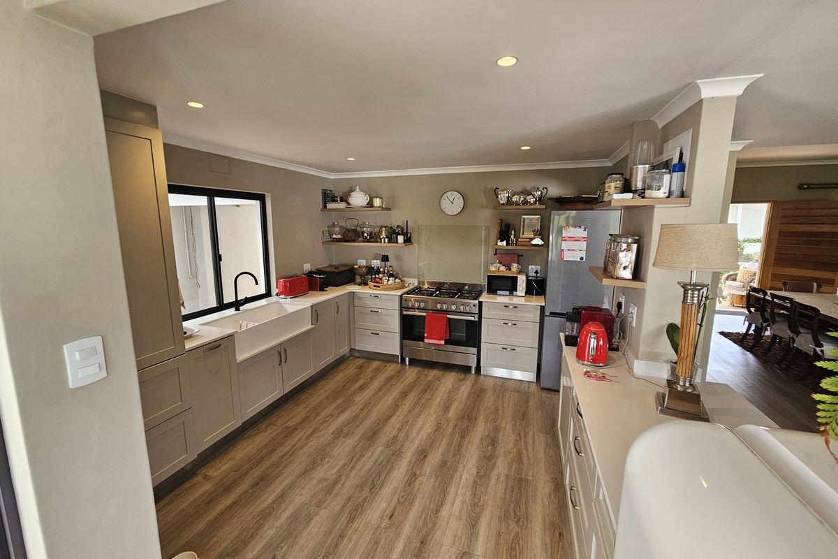 Serenity Secured: The Perfect Estate Home - Photo 2