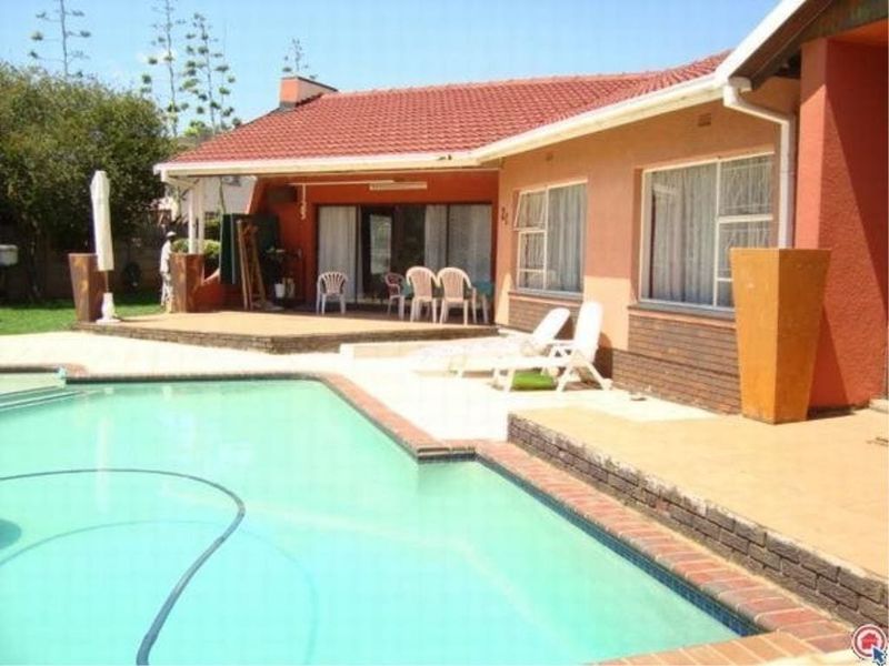 Spacious 4-Bedroom Family Home in Secure Boomed Area of Edenglen - Photo 2