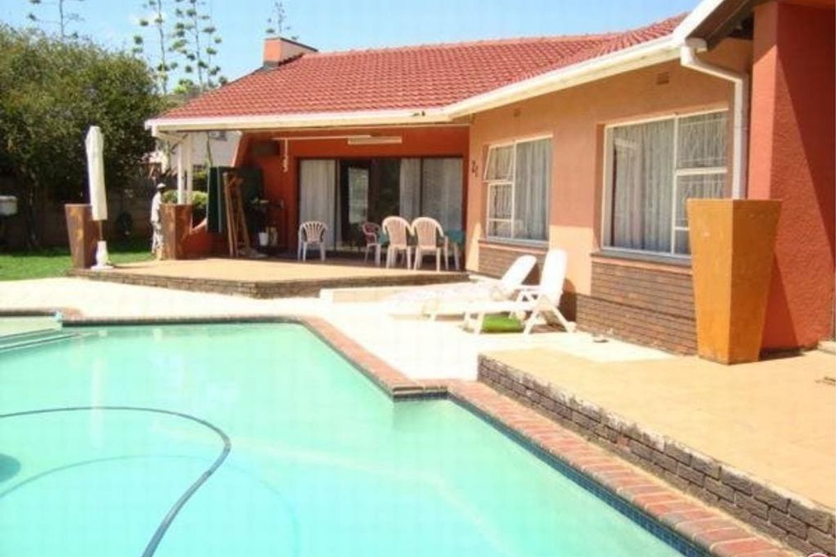Spacious 4-Bedroom Family Home in Secure Boomed Area of Edenglen - Photo 2