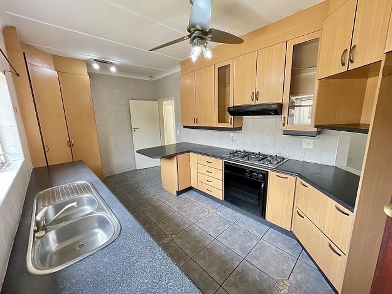 Spacious 4-Bedroom Family Home in Secure Boomed Area of Edenglen - Photo 4