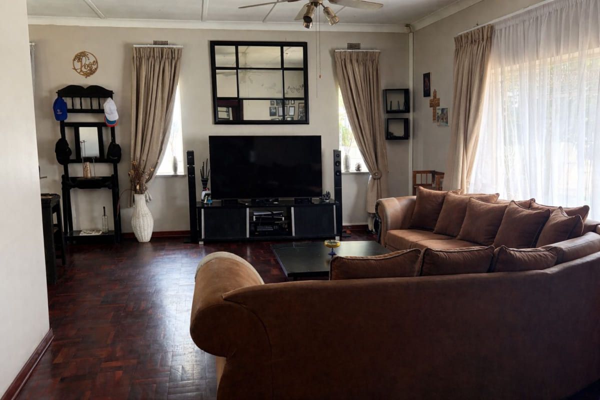 Neat & Well-Maintained 3-Bedroom Family Home in Hurlyvale, Edenvale - Photo 3