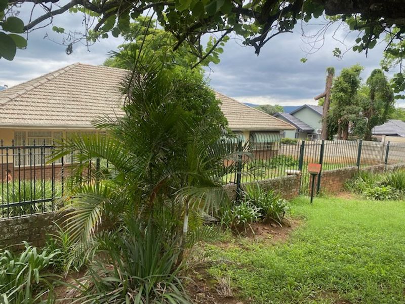 Charming 4 bedroom home for Sale! Ideal for Living or Investment - Photo 3