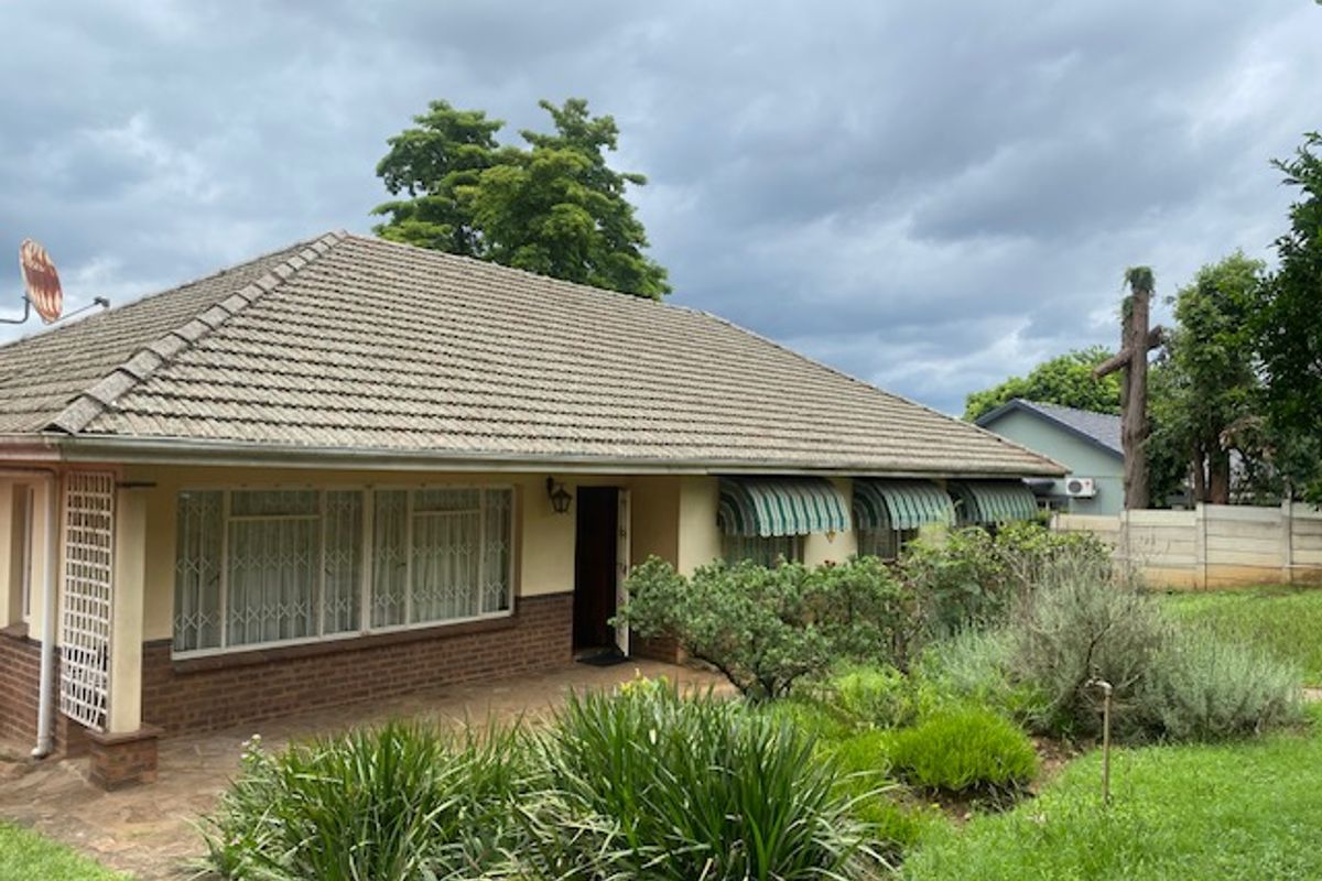Charming 4 bedroom home for Sale! Ideal for Living or Investment - Photo 2