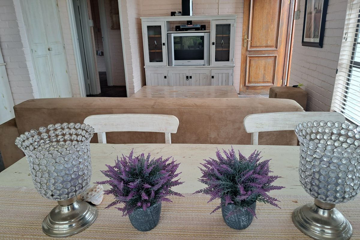 4 Bedroom Home at foot of Kogelberg mountain - Photo 5