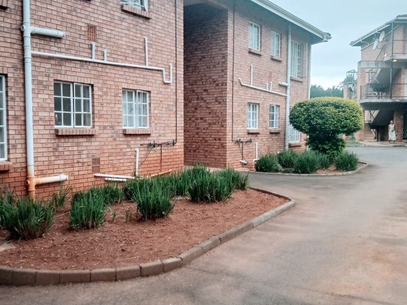 2 BEDROOM FLAT FOR SALE IN PRESTBURY - Photo 2