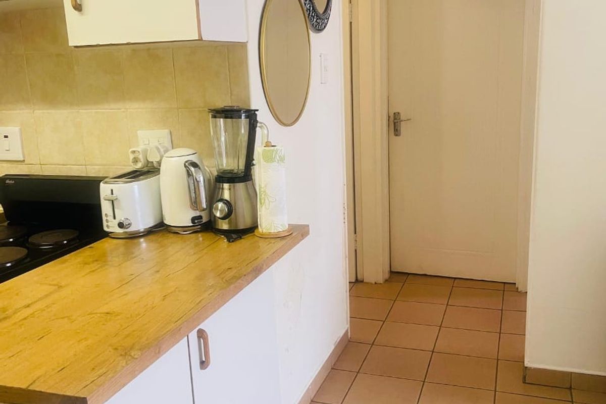 2 BEDROOM FLAT FOR SALE IN PRESTBURY - Photo 4