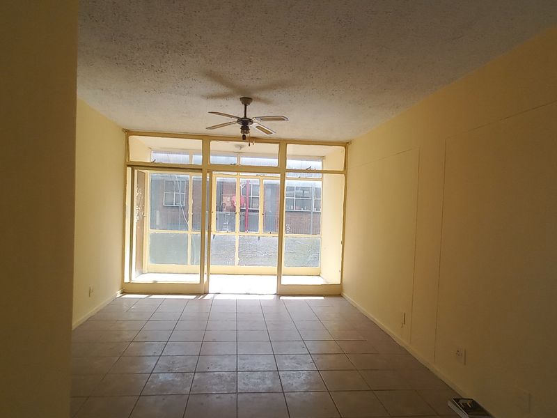 One and half bedroom unit for sale in Pretoria West - Photo 3