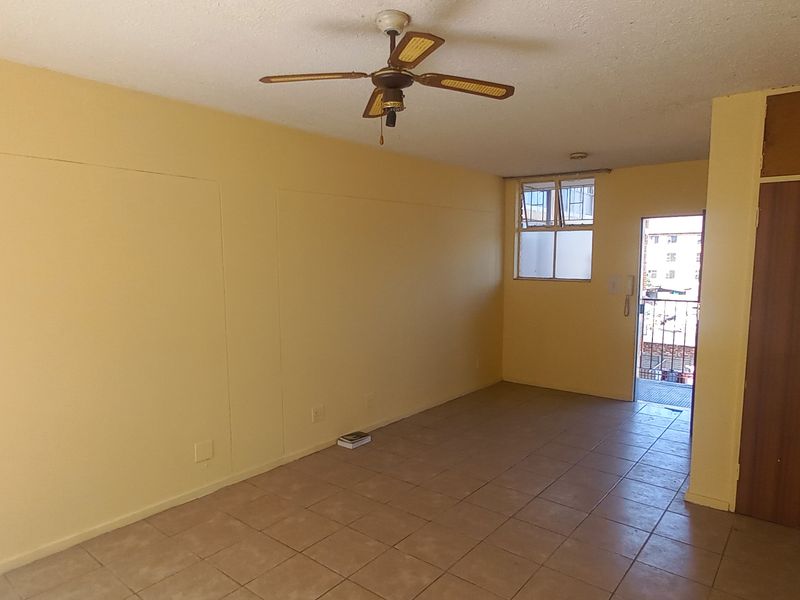 One and half bedroom unit for sale in Pretoria West - Photo 9