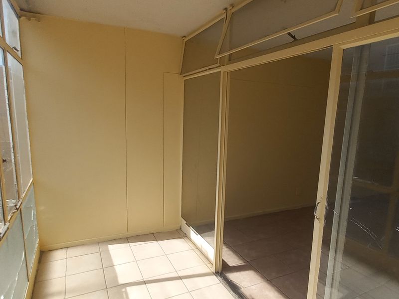 One and half bedroom unit for sale in Pretoria West - Photo 7