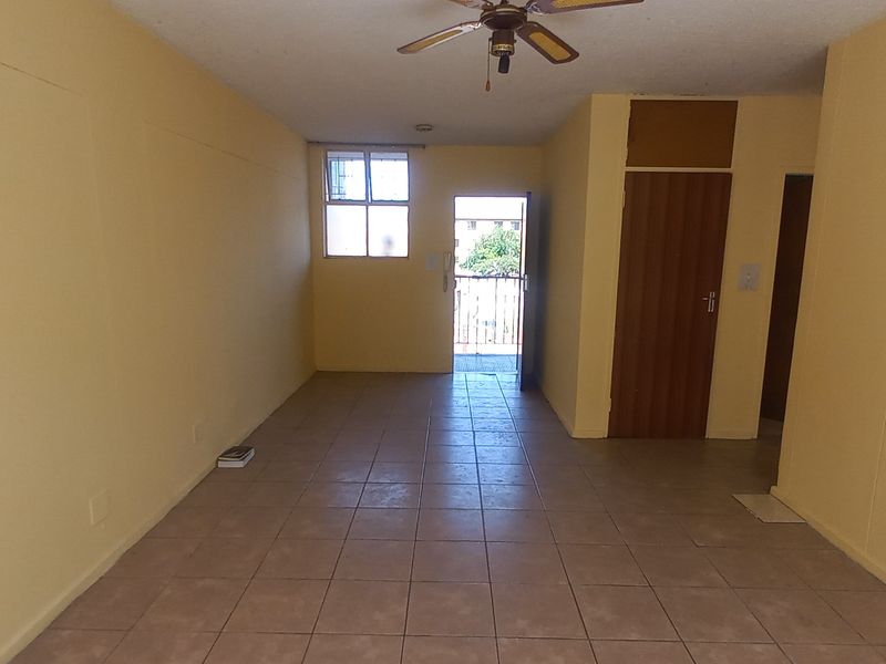 One and half bedroom unit for sale in Pretoria West - Photo 6