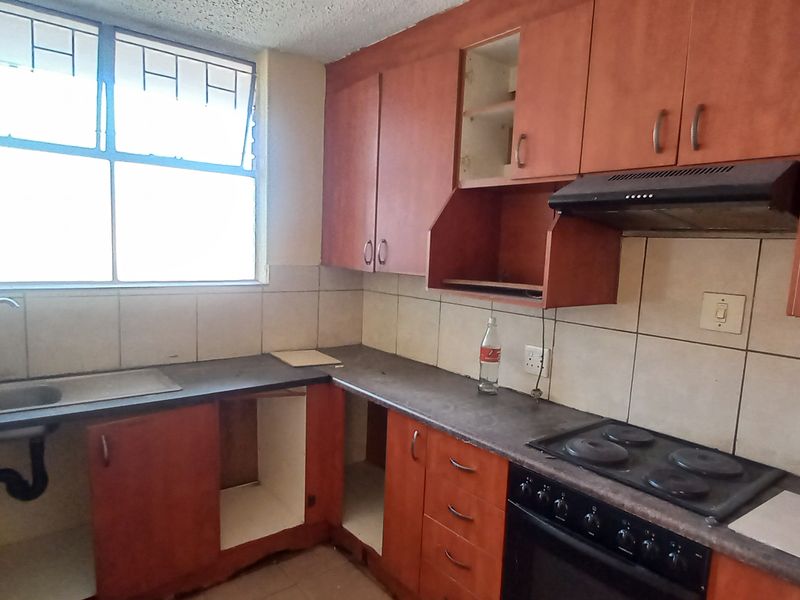 One and half bedroom unit for sale in Pretoria West - Photo 5