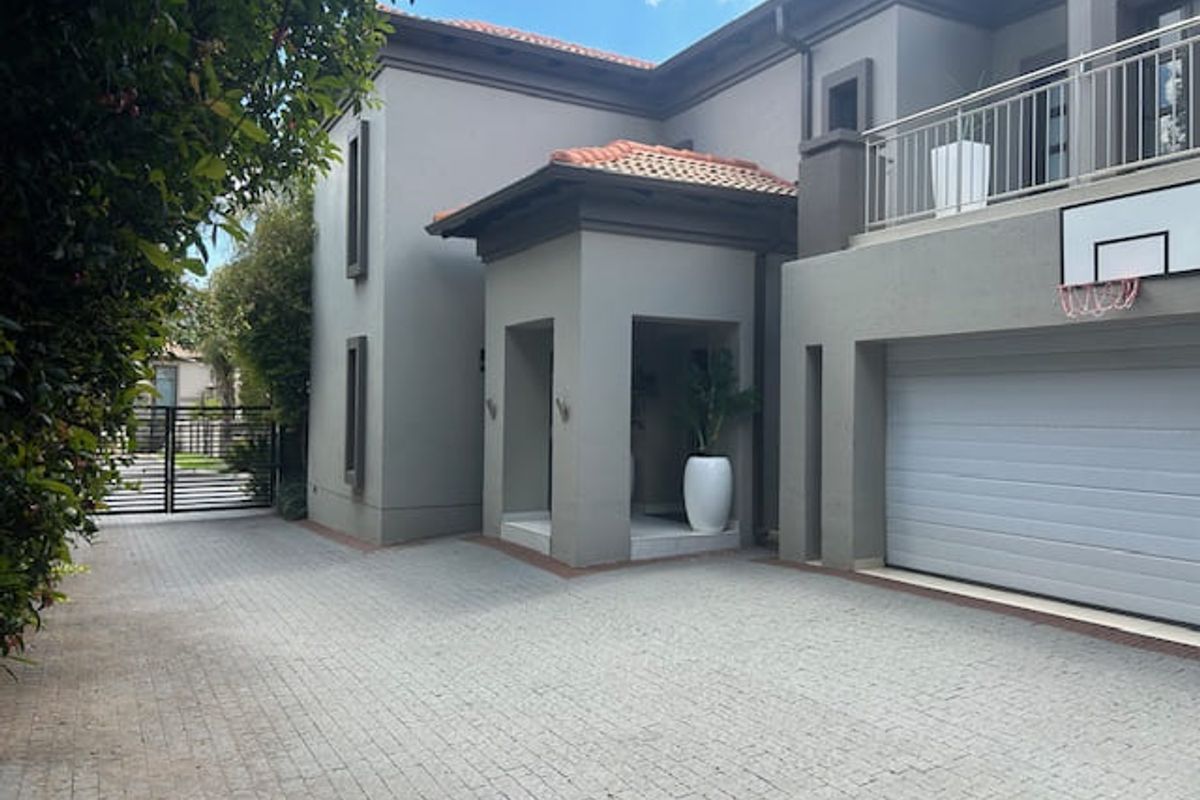 Modern Family Home in Secure Greenstone Hill Estate - Photo 2