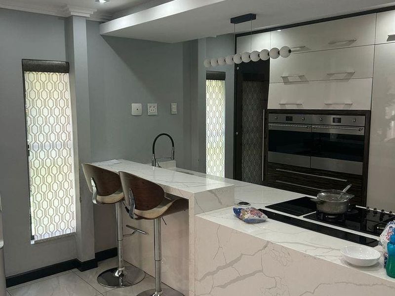 Modern Family Home in Secure Greenstone Hill Estate - Photo 4