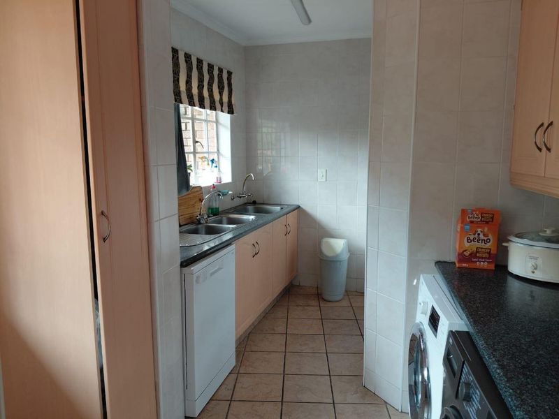 DOWERGLEN/ESSEXWOLD – EXCEPTIONAL HOME FOR THE EXTENDED FAMILY - Photo 10