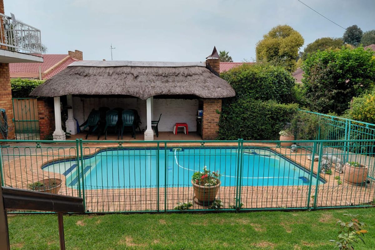 DOWERGLEN/ESSEXWOLD – EXCEPTIONAL HOME FOR THE EXTENDED FAMILY - Photo 5