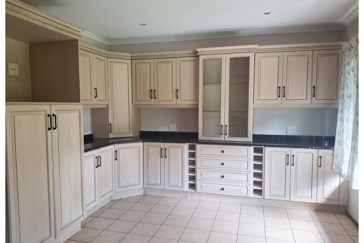 Substantial Unit at Amberglen - Photo 5