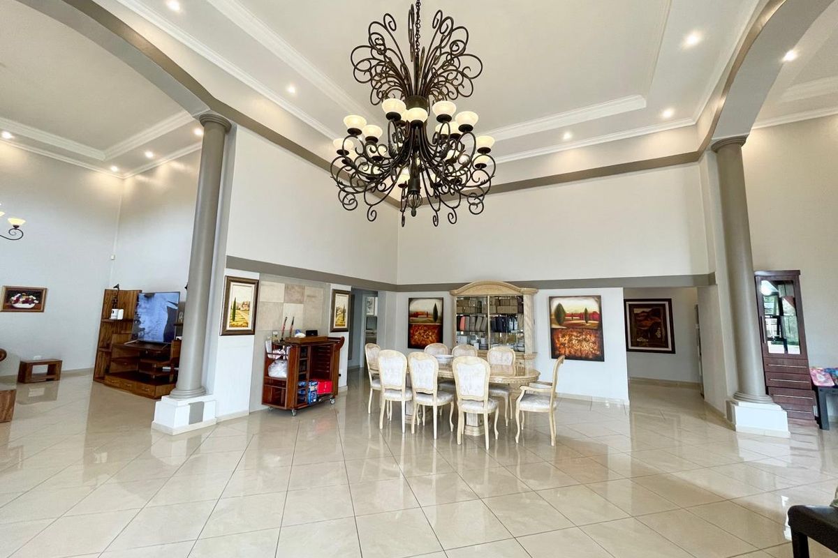 Impressive home in an impressive location for sale in Secunda - Photo 4
