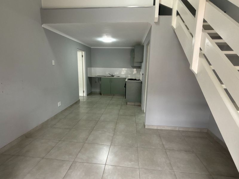 Modern One-Bedroom Flat with Split Loft to Rent in Forest Waters Contemporary Two-Bathroom Apartment - Photo 2