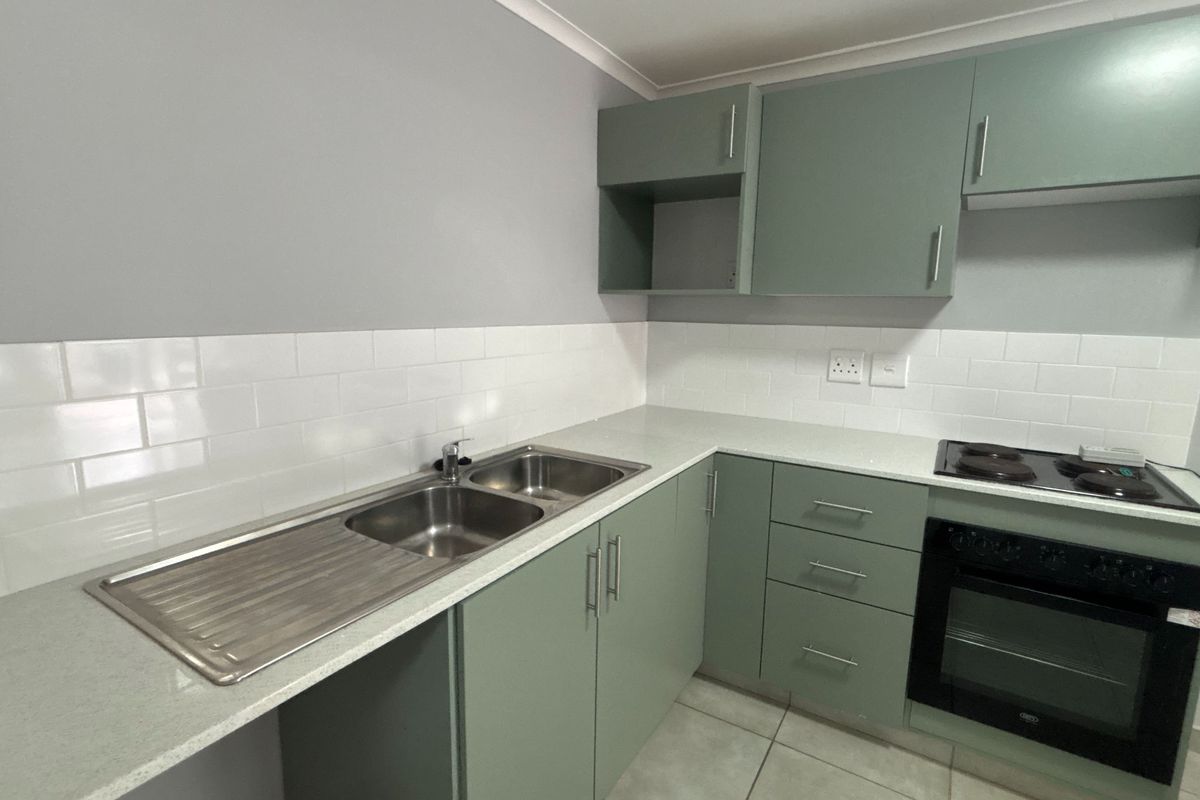 Modern One-Bedroom Flat with Split Loft to Rent in Forest Waters Contemporary Two-Bathroom Apartment - Photo 5