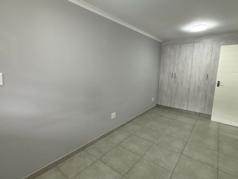 Modern One-Bedroom Flat with Split Loft to Rent in Forest Waters Contemporary Two-Bathroom Apartment - Photo 4