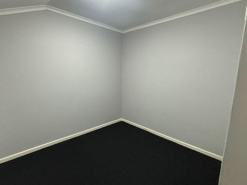 Modern One-Bedroom Flat with Split Loft to Rent in Forest Waters Contemporary Two-Bathroom Apartment - Photo 9