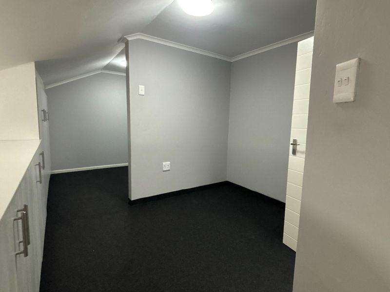 Modern One-Bedroom Flat with Split Loft to Rent in Forest Waters Contemporary Two-Bathroom Apartment - Photo 7