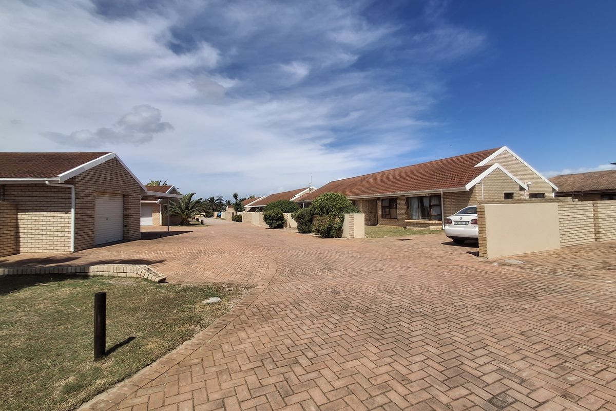 2-Bedroom Facebrick Townhouse Near Nelson Mandela University - Photo 3