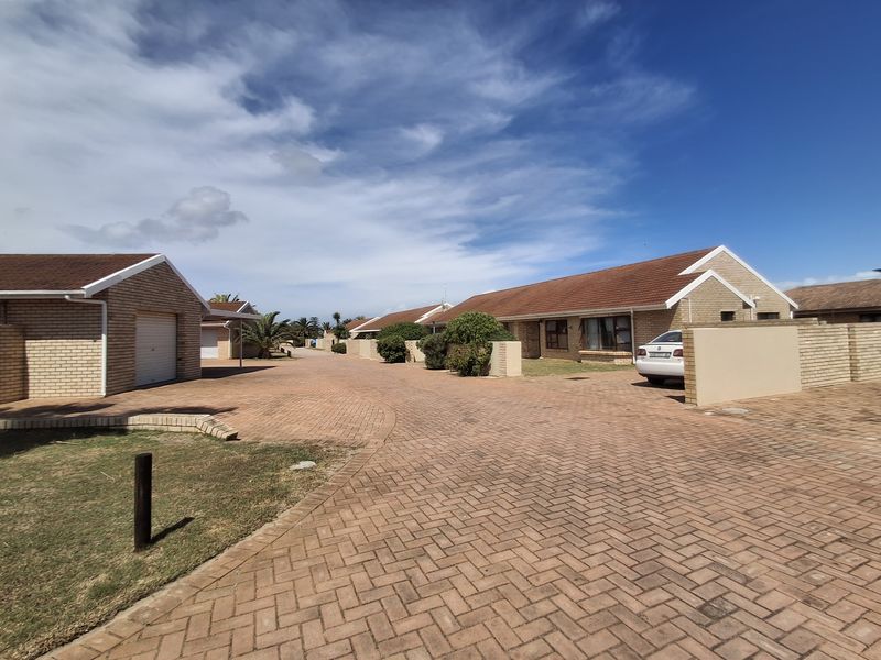 2-Bedroom Facebrick Townhouse Near Nelson Mandela University - Photo 3