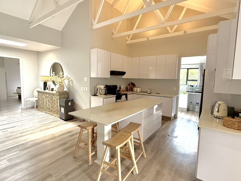 Elegant Contemporary Living in Private Estate - Photo 10