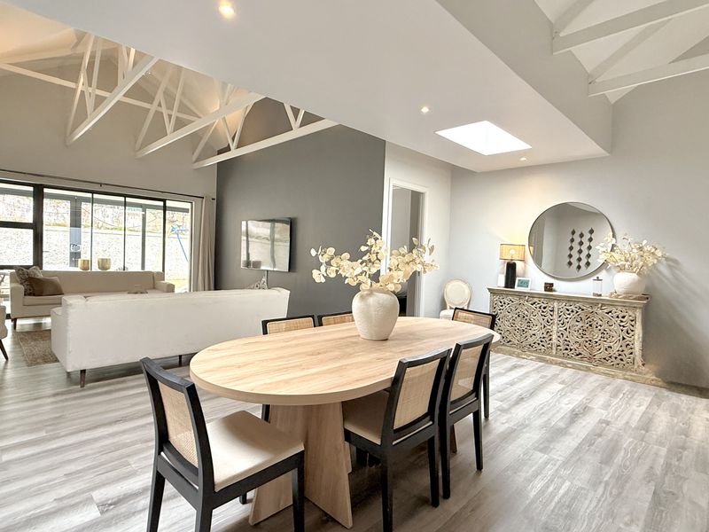 Elegant Contemporary Living in Private Estate - Photo 5