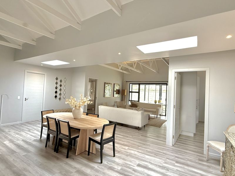 Elegant Contemporary Living in Private Estate - Photo 4