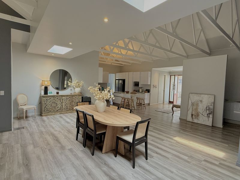 Elegant Contemporary Living in Private Estate - Photo 3