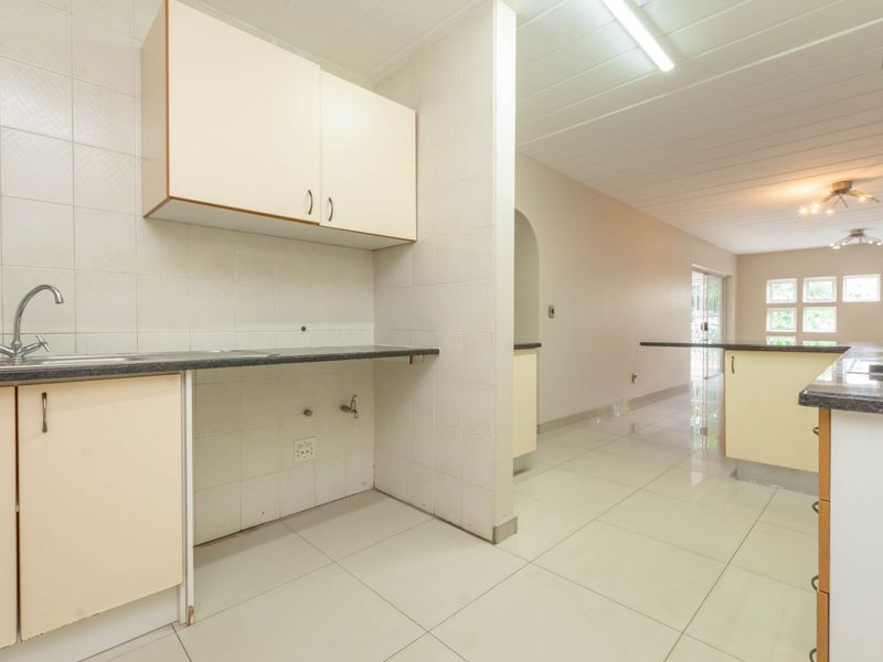3-Bedroom Apartment in Constantia Kloof – Available August - Photo 4