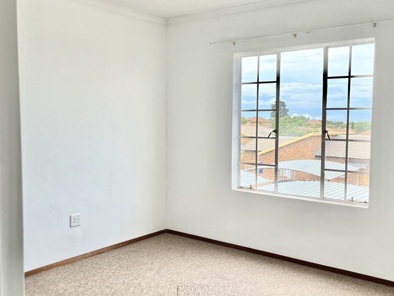 Charming perfect blend of comfort Home! - Photo 10