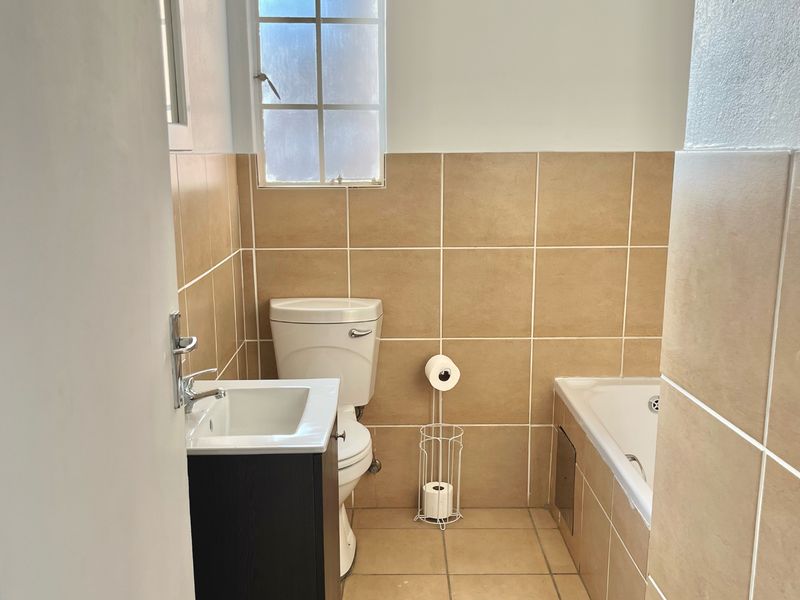 Charming perfect blend of comfort Home! - Photo 9