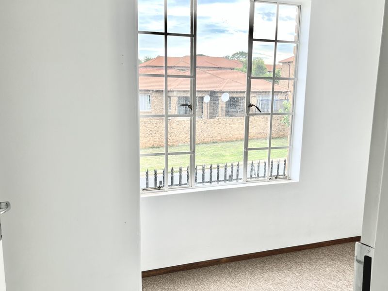 Charming perfect blend of comfort Home! - Photo 7