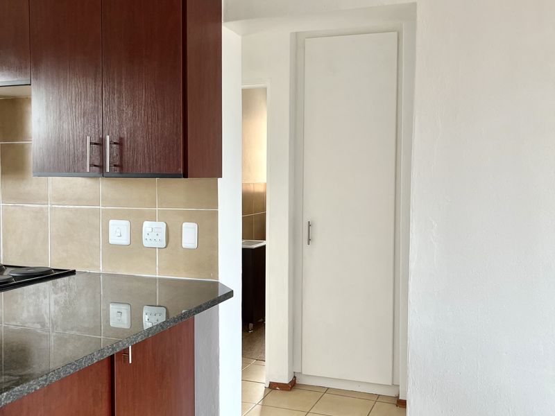 Charming perfect blend of comfort Home! - Photo 6