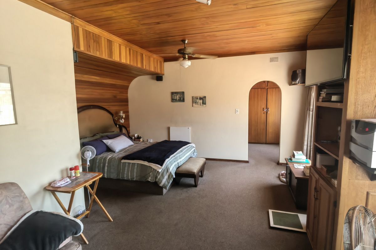 3 Bedroom Family Home for sale in Nigel - Photo 4