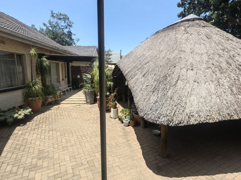 3 Bedroom Family Home for sale in Nigel - Photo 9