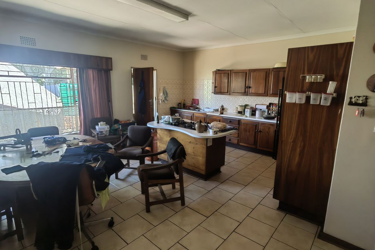 3 Bedroom Family Home for sale in Nigel - Photo 2