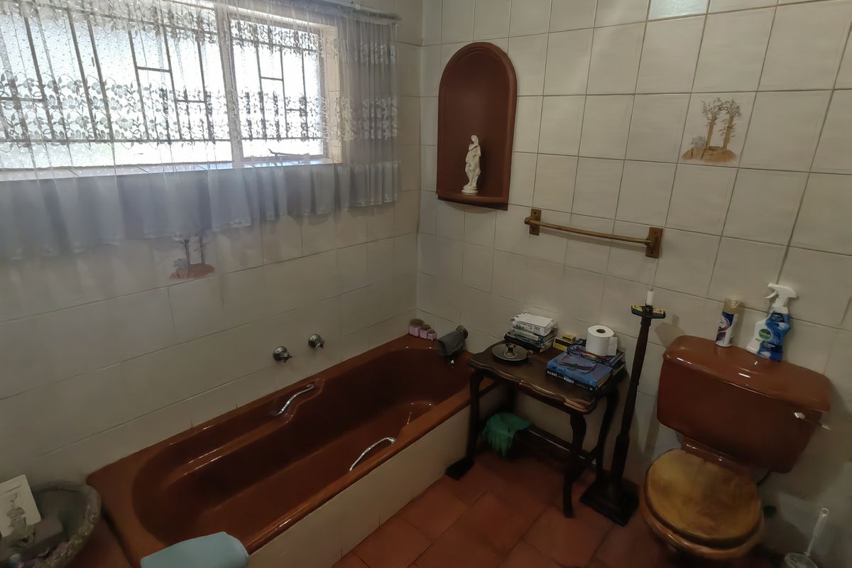 3 Bedroom Family Home for sale in Nigel - Photo 5