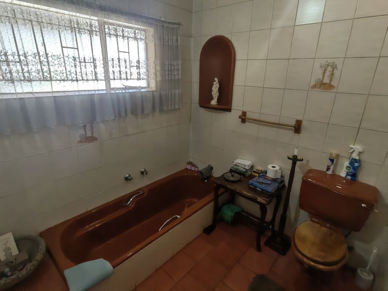 3 Bedroom Family Home for sale in Nigel - Photo 5