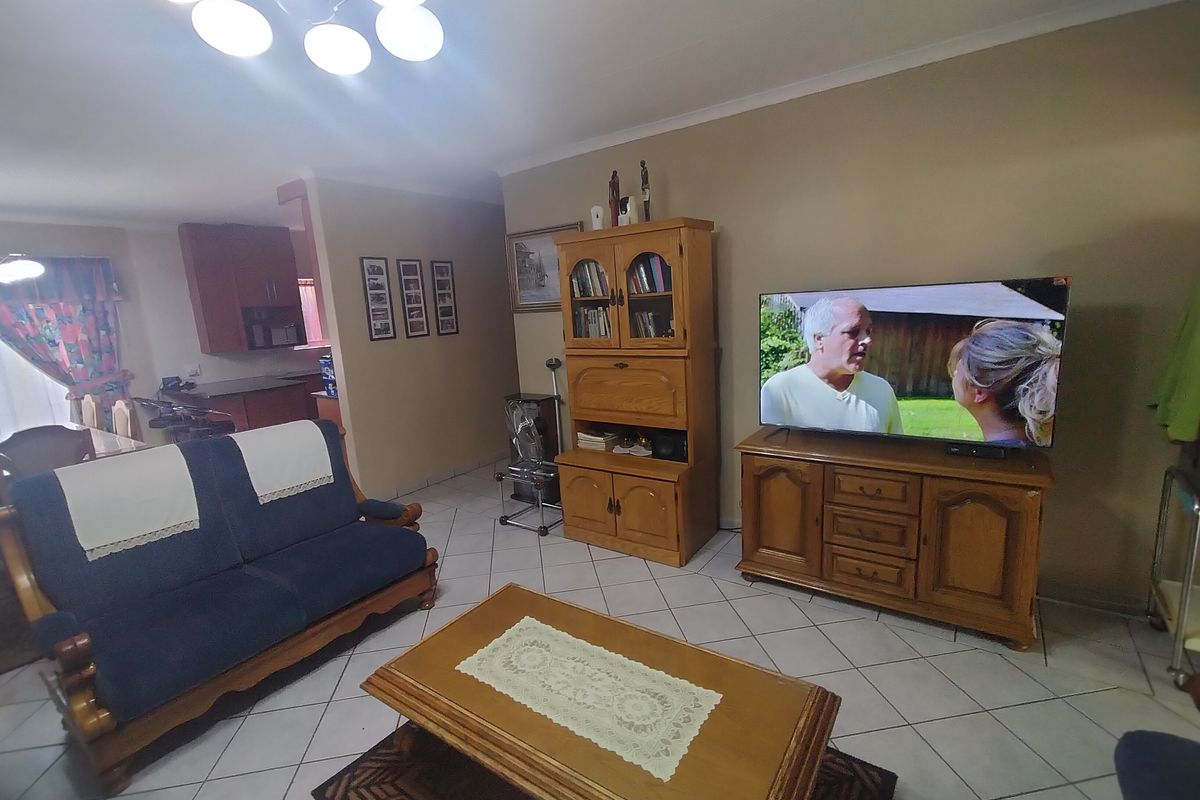 Spacious Family Home with Modern Comforts and Ample Extras in Ninapark - Photo 5