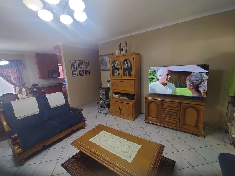 Spacious Family Home with Modern Comforts and Ample Extras in Ninapark - Photo 5