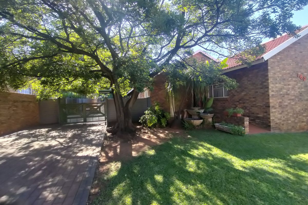 Spacious Family Home with Modern Comforts and Ample Extras in Ninapark - Photo 3