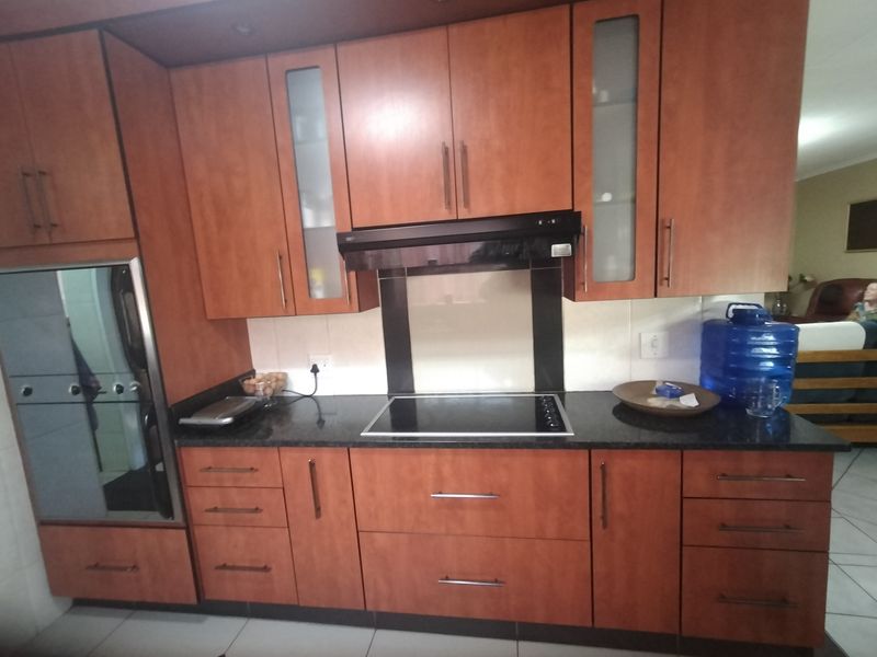 Spacious Family Home with Modern Comforts and Ample Extras in Ninapark - Photo 9